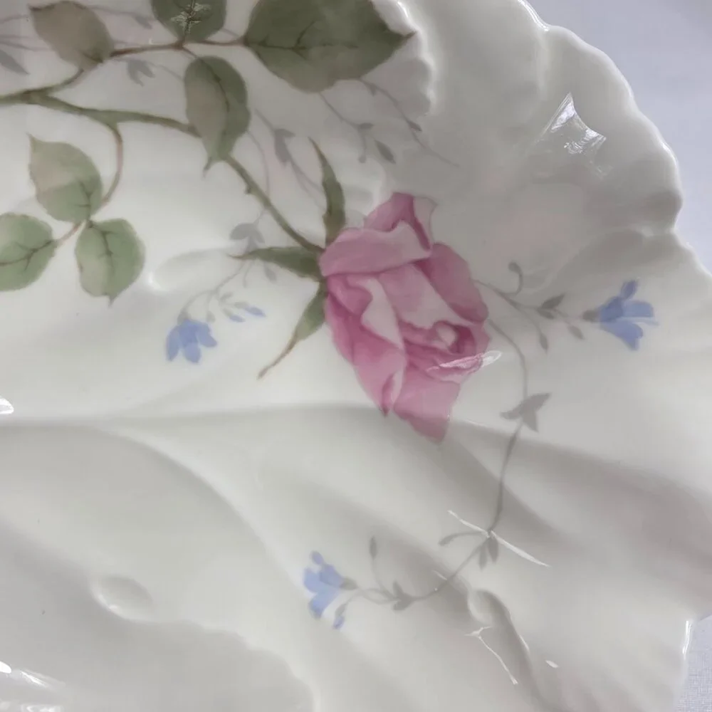 Mikasa April Rose 7 Inch Leaf Shaped Dish White with Pink Roses & Green Leaves